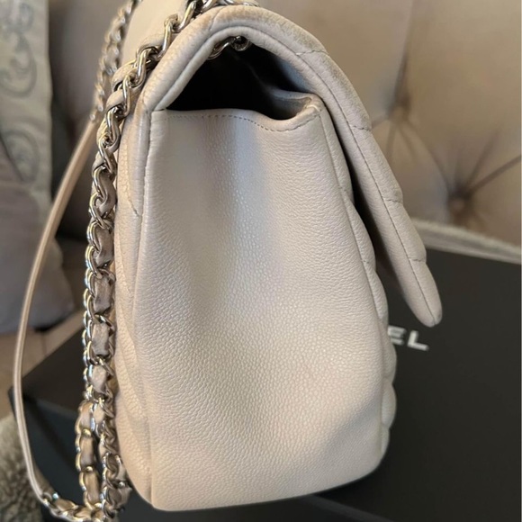 Authentic Chanel flap bag - Picture 3 of 6